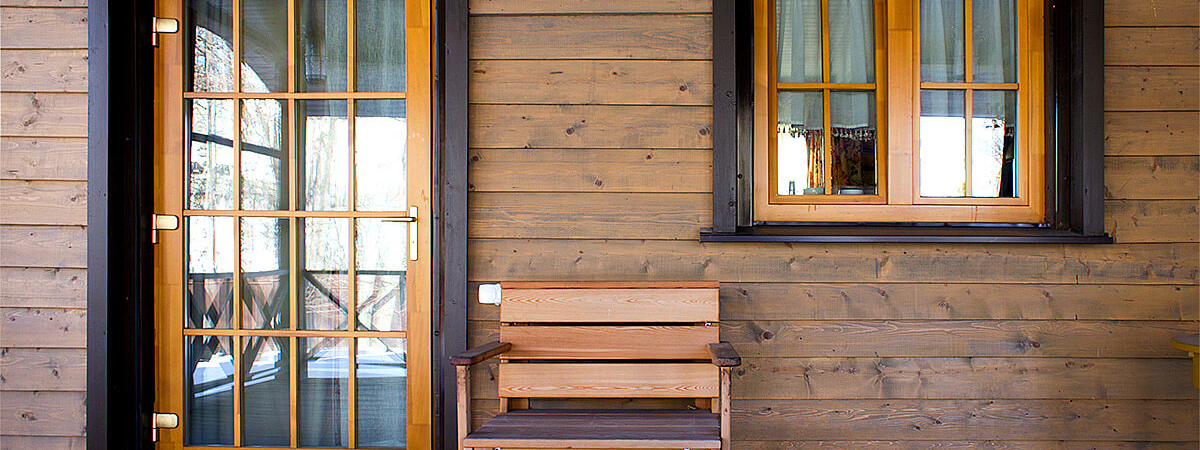 Выбор входной двери для деревянного дома